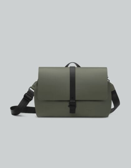 Spläsh Crossbody Medium Olive – Waterproof Everyday Bag