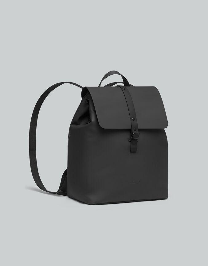 Däsh Bucket Backpack  Black(Pre-order, restock in February)