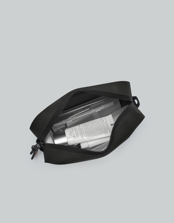 Lightweight DuoSeal Toiletry Bag 經典黑