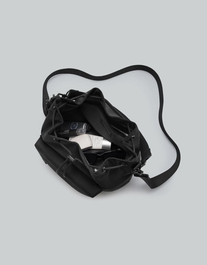 Spläsh Bucket Crossbody Black