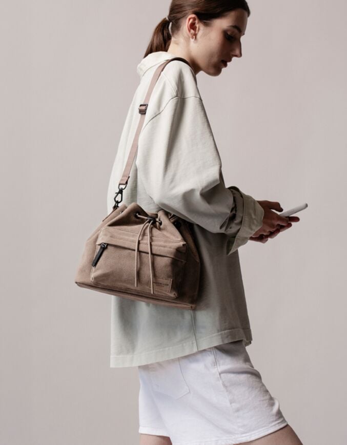 Spläsh Bucket Crossbody Weave Dusty Brown