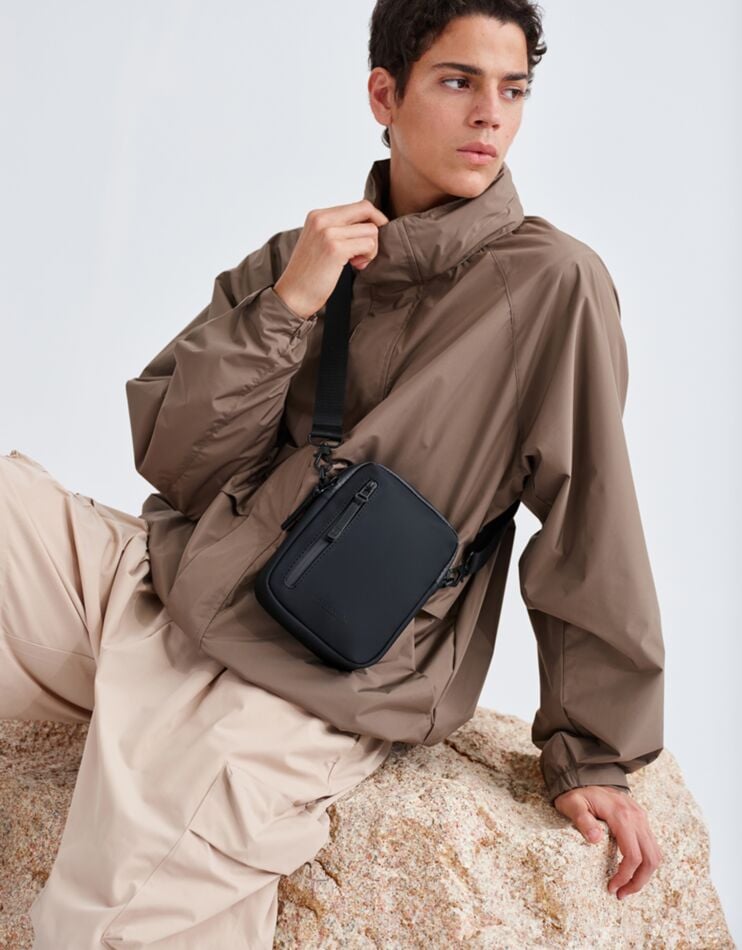 Däsh Verti Crossbody | Slim Waterproof Crossbody Bag