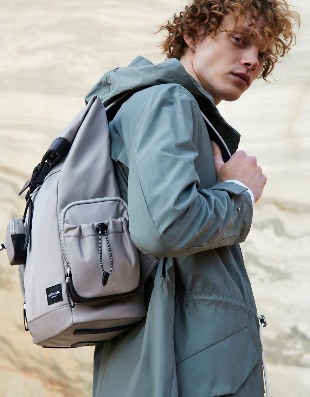 Crumpler extrovert backpack top