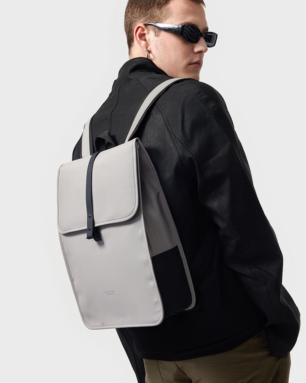 Däsh 13” and 16” Backpack are the compact yet functional backpack for your daily commute or weekend adventures.It has a spacious main compartment, a dedicated laptop divider, and a zipped pocket for easy access to your smaller items.Available in all our online stores at gastonluga.com :)#gastonluga