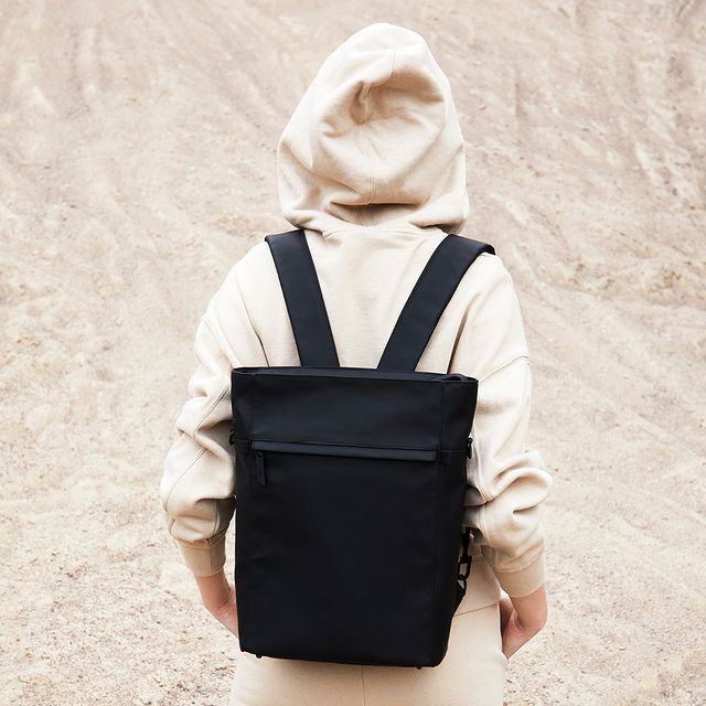Discover Tåte, our new convertible backpack. Can't decide if you want to wear a backpack or a tote today? No worries, Tåte has you covered. Available in 4 colors, shop at gastonluga.com.⠀⠀⠀⠀⠀⠀⠀⠀⠀
⠀⠀⠀⠀⠀⠀⠀⠀⠀
#anywherewithgl #gastonluga #tåteblack
