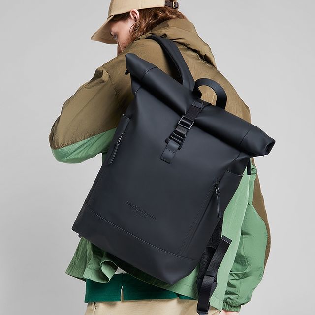Rullen. Padded and zipped compartment snugly fits most laptops 11”-16". Perfect for your journey.⁠
⁠
#GastonLuga #RullenBlack #AnywhereWithGL