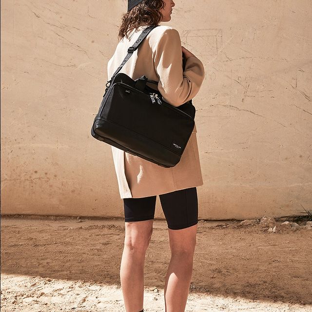 Featuring a adjustable and detachable shoulder strap, our Wörk briefcase can be worn however you like. ⁠
⁠
#GastonLuga #AnywhereWithGL #Wörk⁠