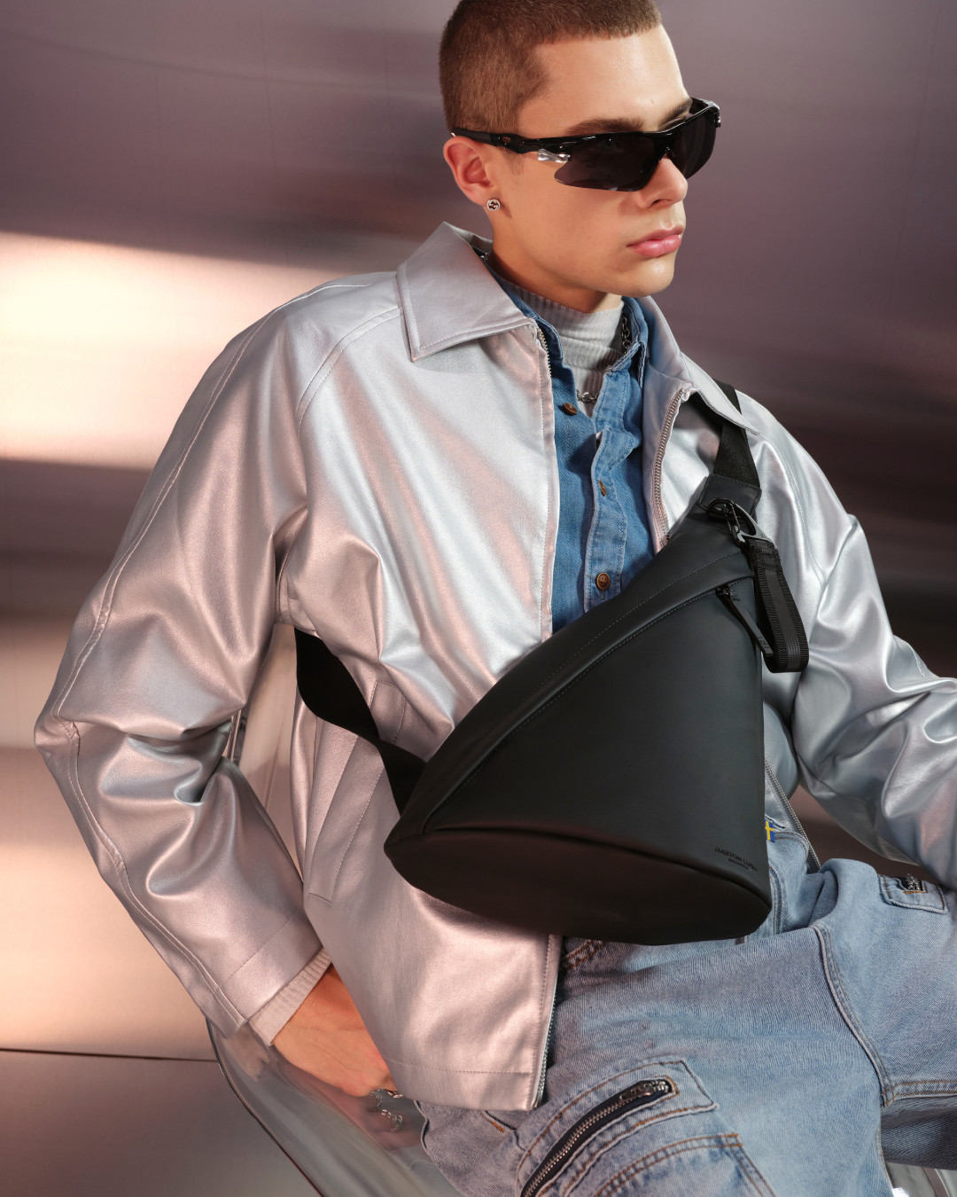 Comfort meets function in the Spläsh Sling Bag. Adjustable strap, eco-friendly design, and smart organization—everything you need, in one bag.⁠⁠#gastonluga