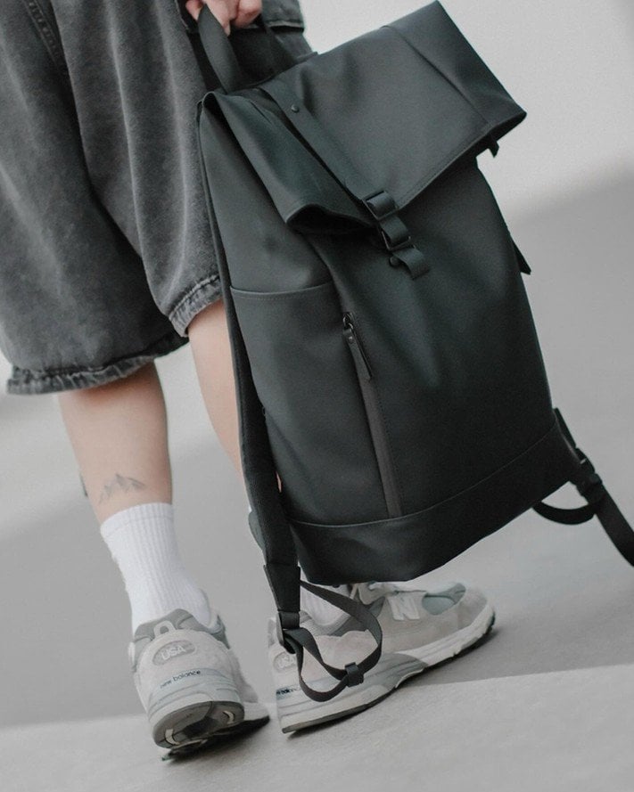 @17187kao wears our Rullen 16” backpack. Designed for work, travel, and beyond.⁠⁠#gastonluga