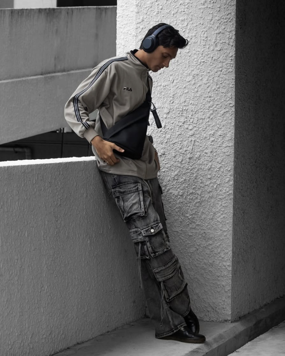 Effortless style, no matter the weather. @aniqvqil in Spläsh Sling Bag. ⁠⁠#gastonluga