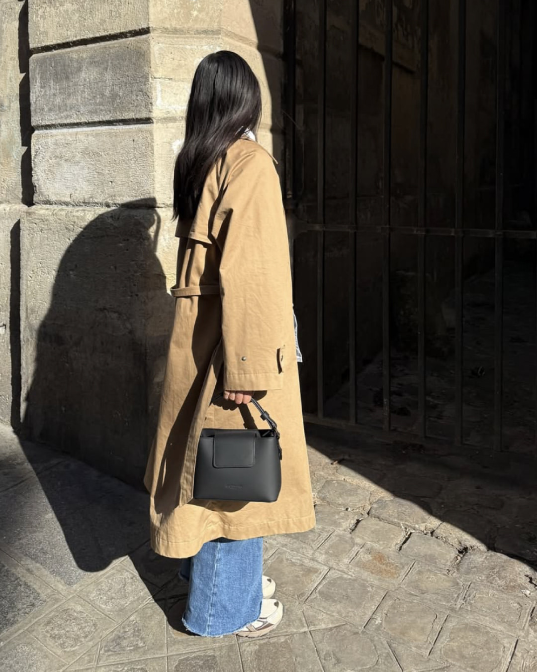 For the days you want ease without effort. @alizeecailliau carries it light with Spläshini.⁠⁠#gastonluga