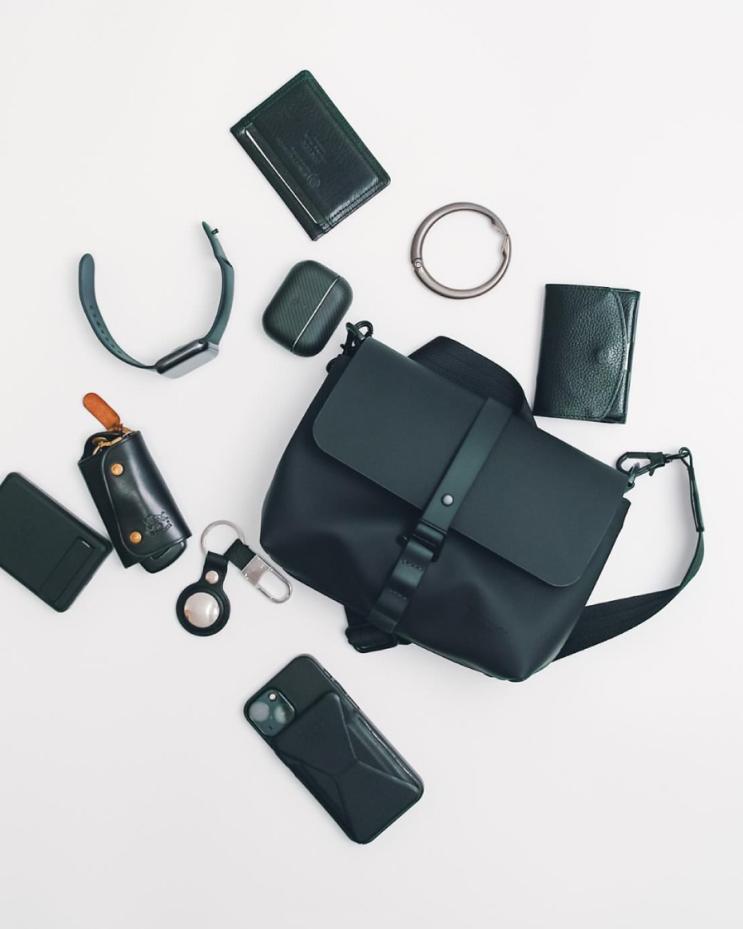 Just the essentials. @hope__323 with the Spläsh Crossbody.⁠⁠#gastonluga