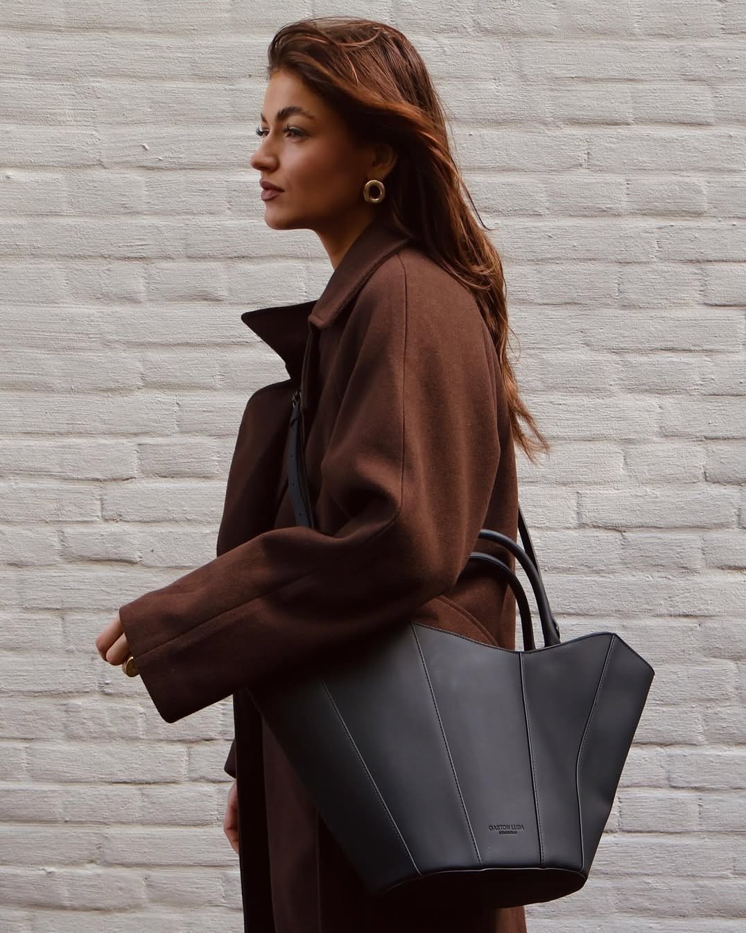 @yrsadehaann carries Josefine, the art of simplicity.⁠⁠#gastonluga