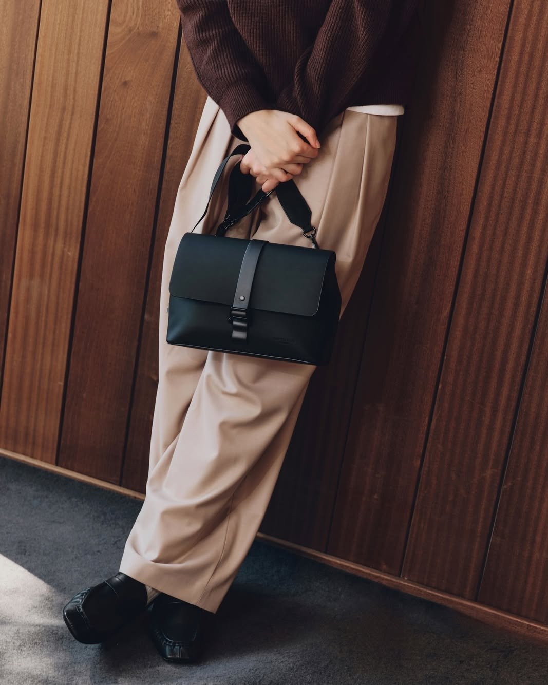 One for them, one for you. With three sizes to choose from, there’s a Spläsh Crossbody for every holiday look and every daily adventure.⁠⁠Happy Holidays everyone! ✨⁠⁠#gastonluga