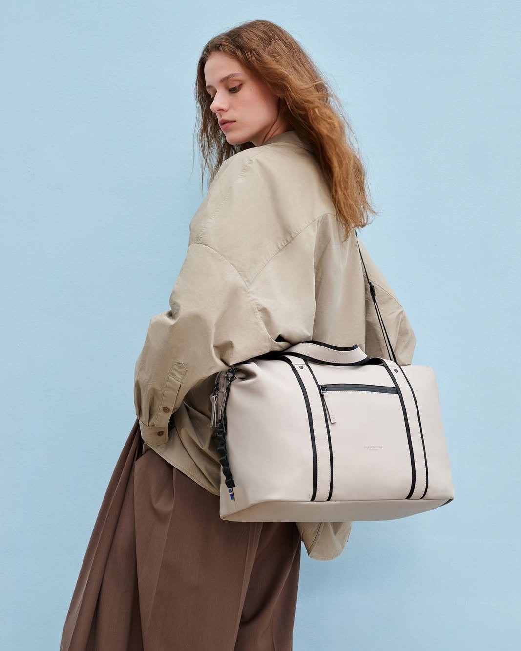 Small in size. Made for more.⁠Däsh Weekender 2.0 Small keeps it lightweight, spacious, and ready to move.⁠⁠#gastonluga