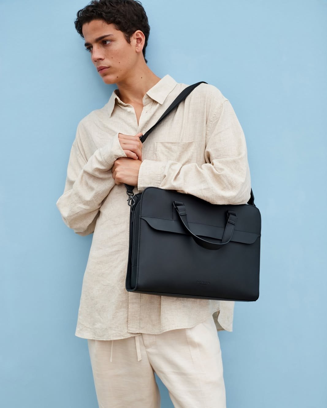 Meet the Spläsh Bpro Briefcase 14” — structured, sleek, and made for modern workdays.⁠Eco-friendly, waterproof, and designed to carry your 11–14 laptop with ease.⁠⁠Shop now at gastonluga.com⁠⁠#gastonluga