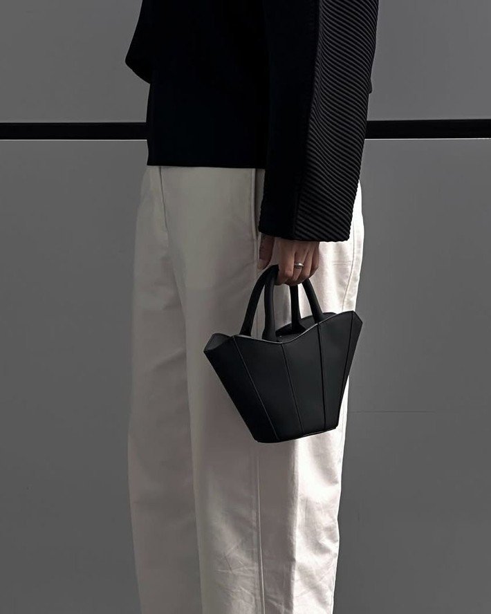 Chic in its simplest form.⁠Discover Josefine Mini Tote with @alee__lee.⁠⁠#gastonluga