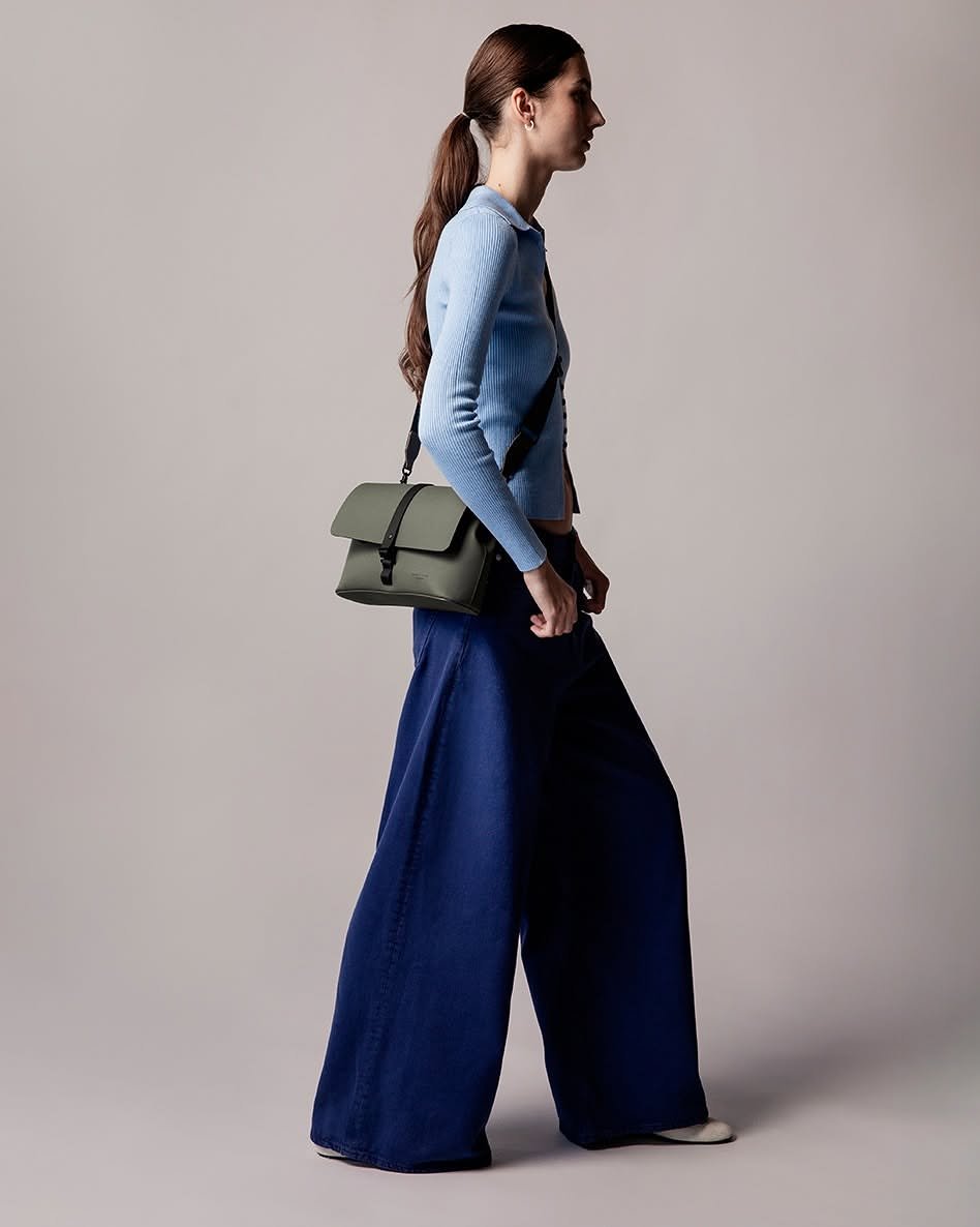 The Spläsh Crossbody comes in S, M, and L — designed for different days, different needs, and different ways to carry.Now in new Olive and Taupe for M and L, bringing more room, more versatility, and a softer take on everyday style. Minimal in form, practical by design.One design, scaled to your day.#GastonLuga #AnywhereWithGL