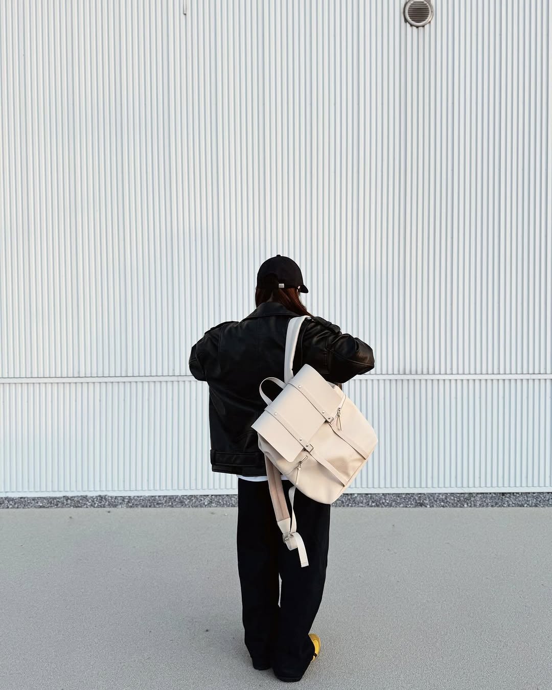 Wherever next. ???? Spläsh 2.0 Backpack - 14 in Cloud Cream — sustainable and waterproof material, and built for the city. Fits up to a 14 laptop and everything that comes with it.@aaaaamiiiiiiiiii#GastonLuga #AnywhereWithGL