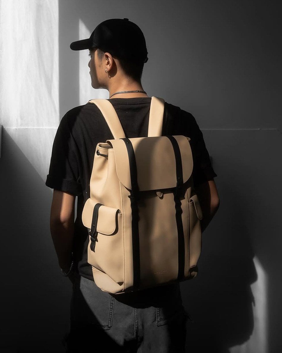 Every adventure starts here. Packed and ready.????The Spläsh Utility Backpack 16 — waterproof, eco-friendly material, and designed for work, travel, and everything in between. 19L capacity, luggage strap, and cushioned back support. Up to 50% off — shop the summer sale at gastonluga.com.#GastonLuga #AnywhereWithGL @wei.pictures