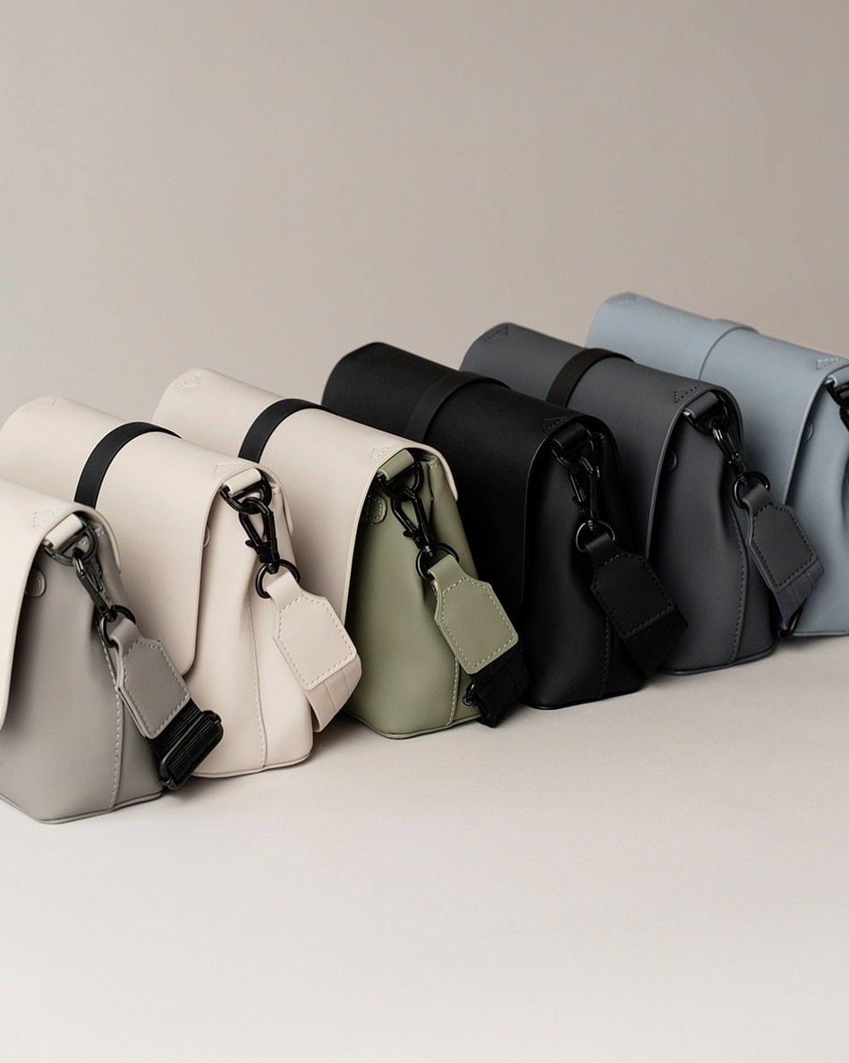 You just know the right colour when you see it.A mood for every day. A shade for every feeling.Meet the new Autumn/Winter 26 Spläsh Crossbody collection. Discover your shade via the link in bio.#GastonLuga #AnywhereWithGL