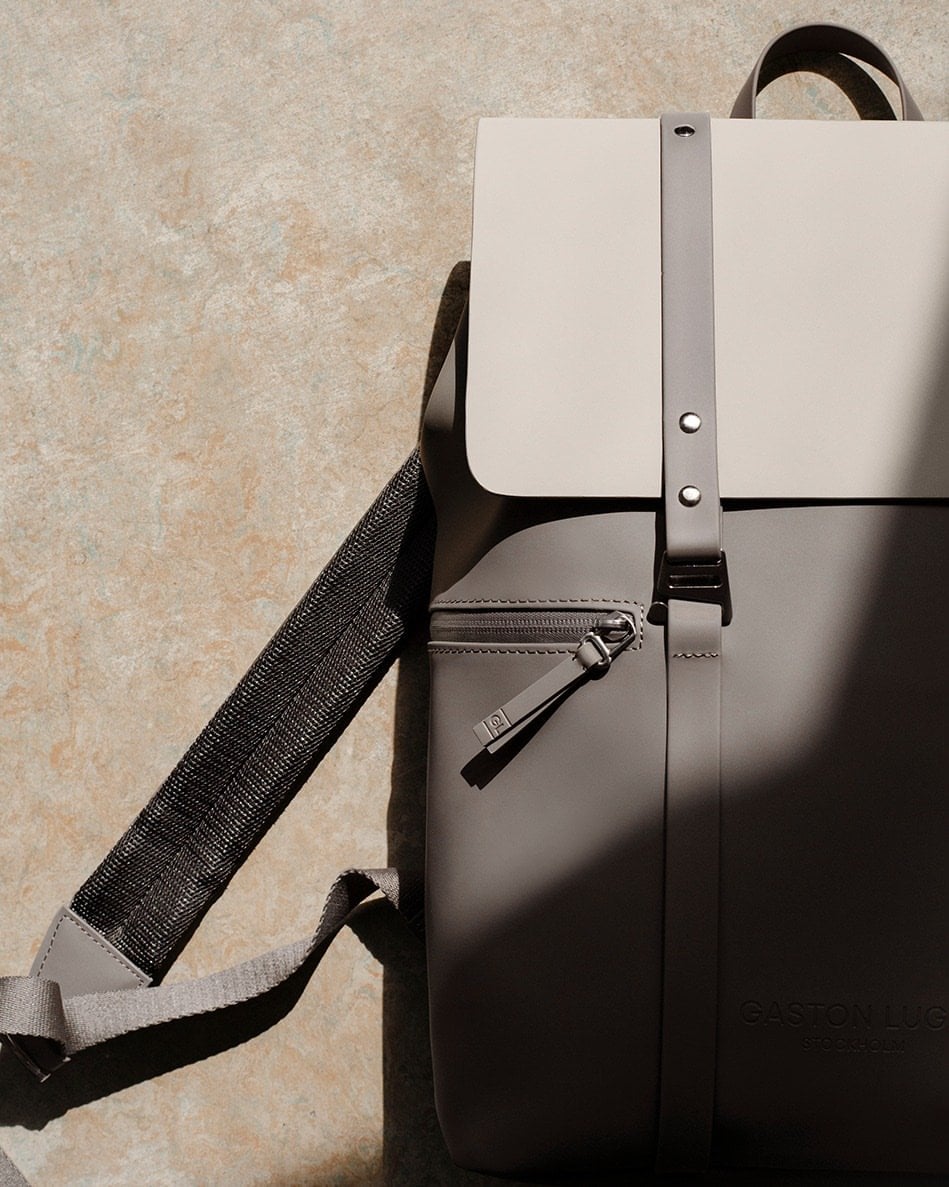 Neutral on the outside. Everything on the inside. The Spläsh 2.0 Backpack 14 in Cloud Cream/Greige — a soft bi-colour limited edition that goes with everything you wear and everywhere you go. Waterproof at 8,000 mm. Now available at gastonluga.com#GastonLuga #AnywhereWithGL