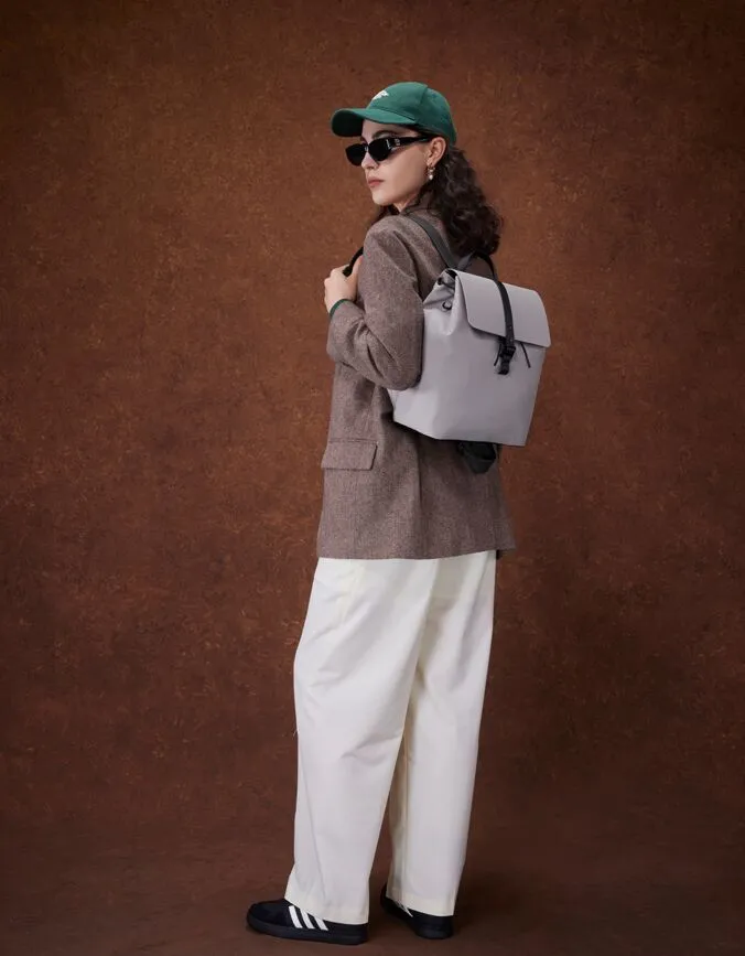 Däsh Bucket Backpack  Taupe