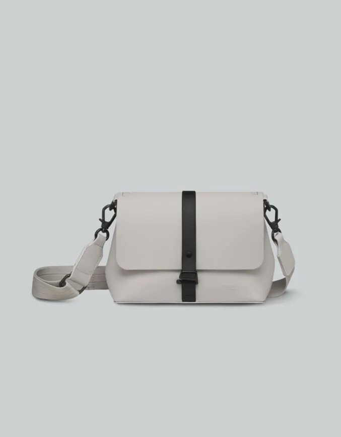 Däsh Daily Backpack 14" – Compact & Waterproof Everyday Bag