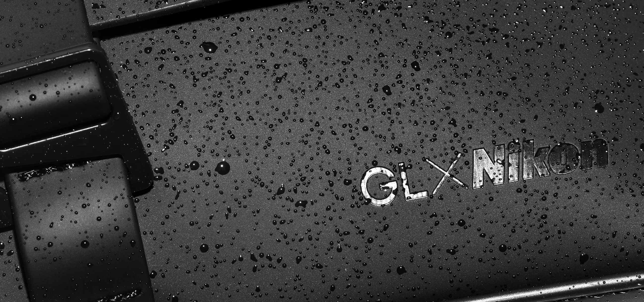 GL X Nikon - 耐久性を備えた、防水クロスボディカメラバッグ