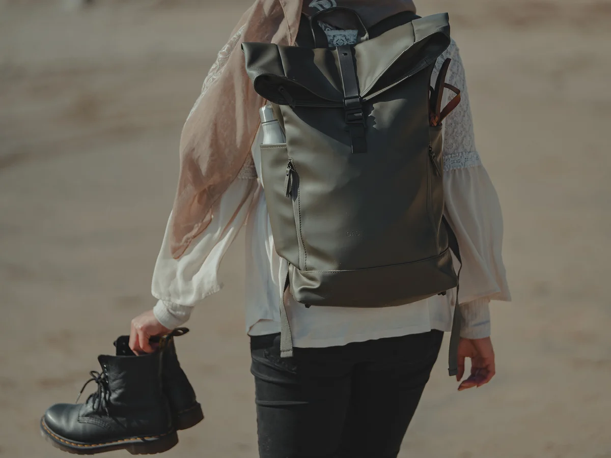 @ammarhabib with olive Rullen waterproof backpack journey by the beach